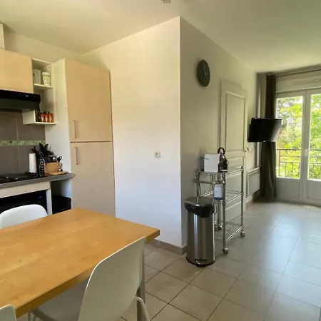 Le Duplex , Proche Gare Rer, Parking, Arrivee Autonome Apartment