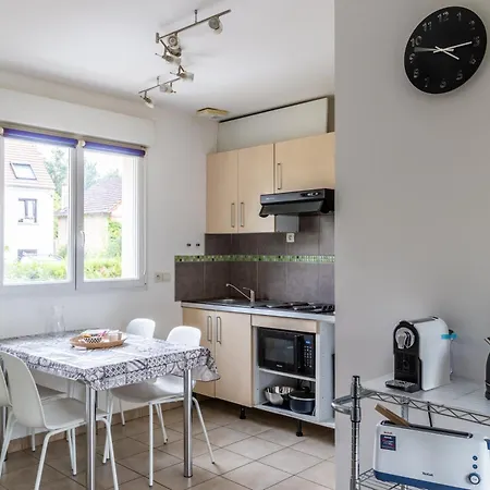 Le Duplex , Proche Gare Rer, Parking, Arrivee Autonome *