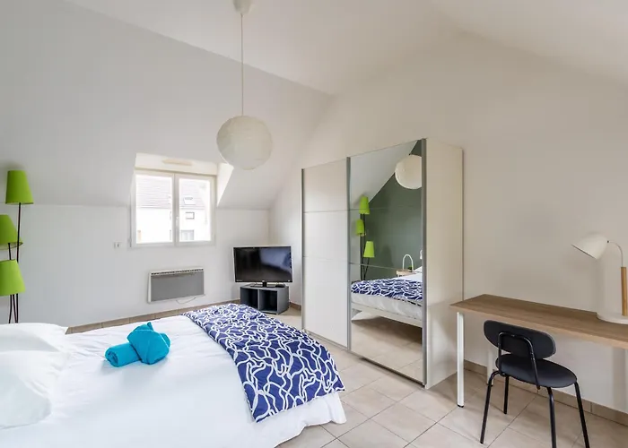 Le Duplex , Proche Gare Rer, Parking, Arrivee Autonome Apartment *