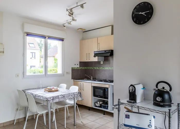 Le Duplex , Proche Gare Rer, Parking, Arrivee Autonome *